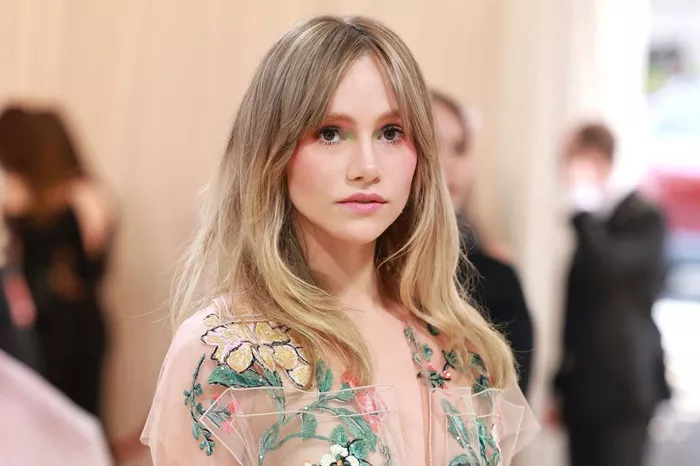 Suki Waterhouse